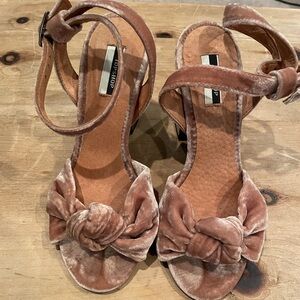 NWOT Topshop Velvet Champagne Caramel Metallic strap Heels Coachella Festival 6